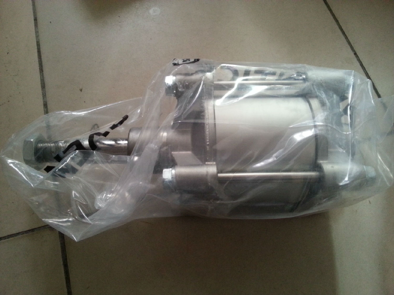 珠?？蛻粲嗁彽膔exroth氣缸今日到貨！