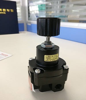 自力可調(diào)式減壓閥構(gòu)造參數(shù)，來控制閥門的開度