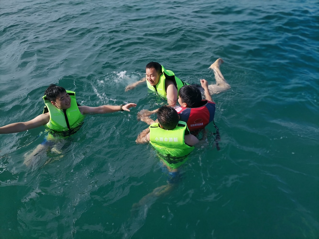 海南三亞【亞龍灣帆船出海，遠海潛水】