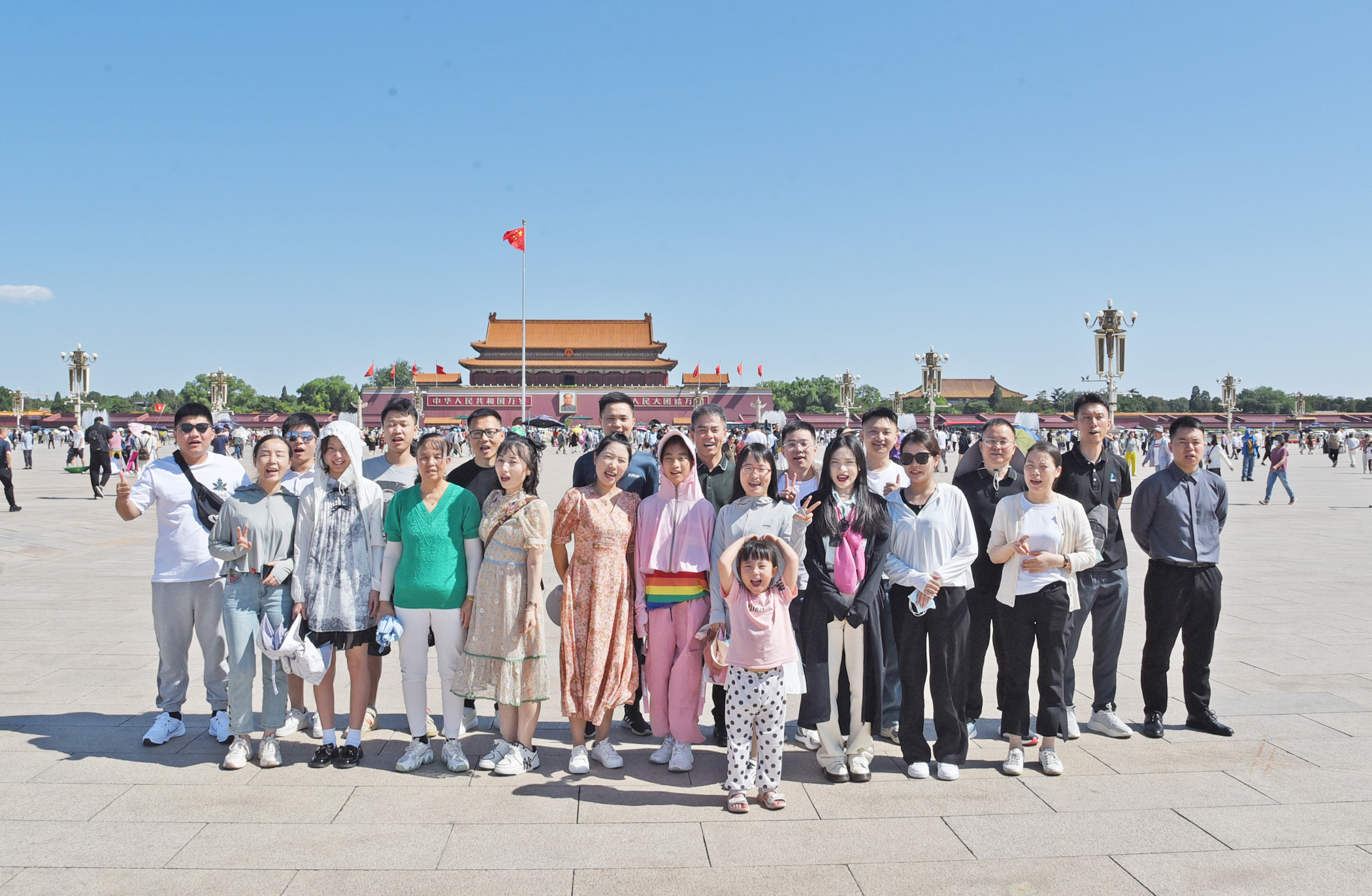 春暖花開(kāi)游故宮，風(fēng)和日麗登長(zhǎng)城！