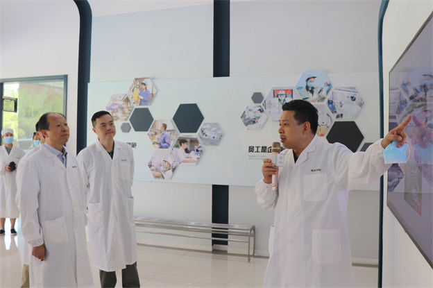 1662510329232672DA3B.jpg IMG_5611.jpg