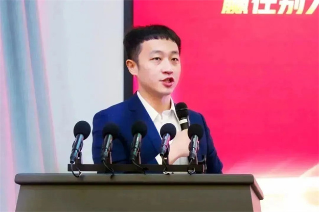 16762522281019379DEB.jpg 4.jpg