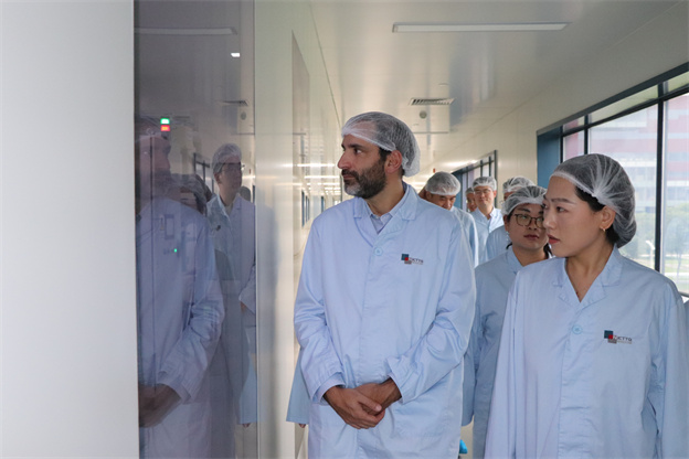 17194477194066502822.jpg IMG_2070.jpg