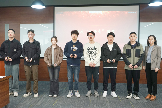 1730698315985427pBEC.jpg 4-頒發一年青徽章6 .jpg