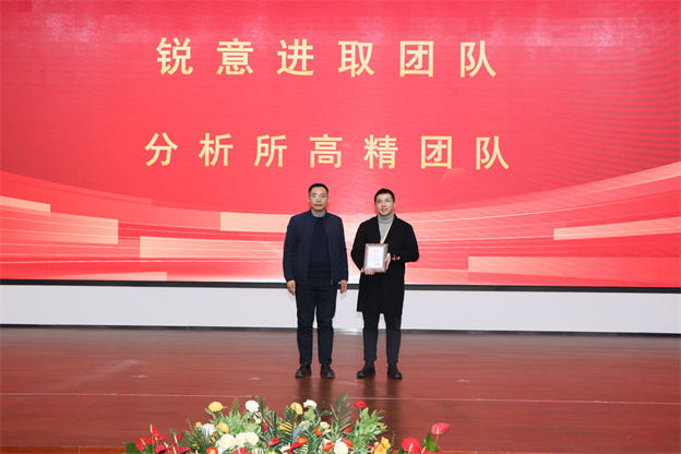 1737338947161842pBA8.jpg 銳意進(jìn)取.jpg