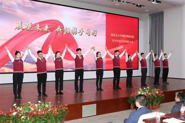 1737339054299544AE3D.jpg 表演.jpg