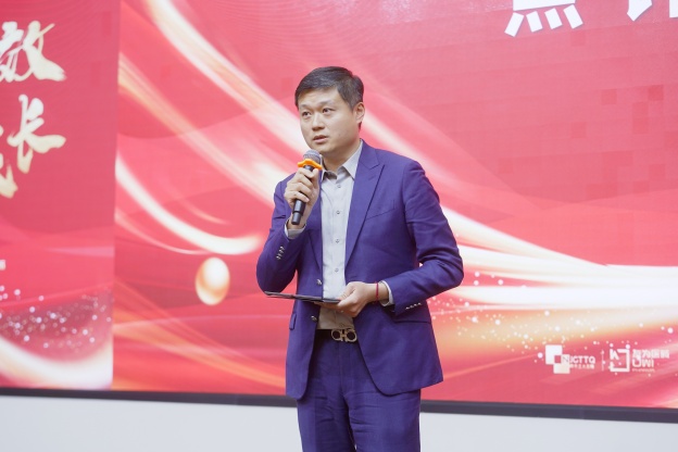 1739430973101098D3D4.jpg 4.4.jpg