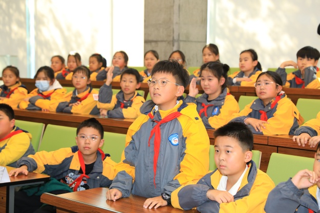 1761123715956596FC1B.jpg 2.4.JPG